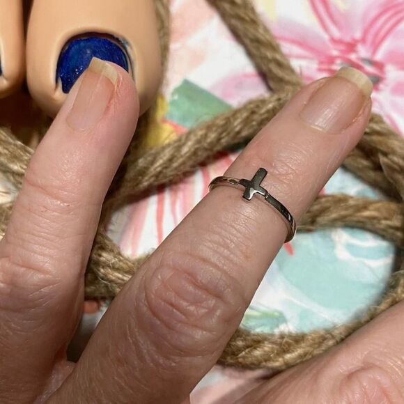 Sterling Silver Cross Toe Ring Midi Ring - Picture 3 of 6